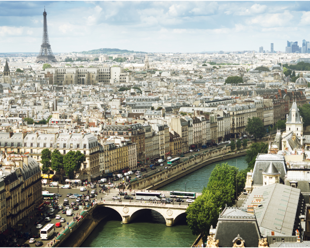 Photo panoramique de Paris avec tour Eiffel et la Seine